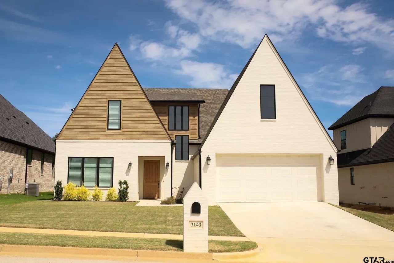 Featured listing at 3143 Club Dr